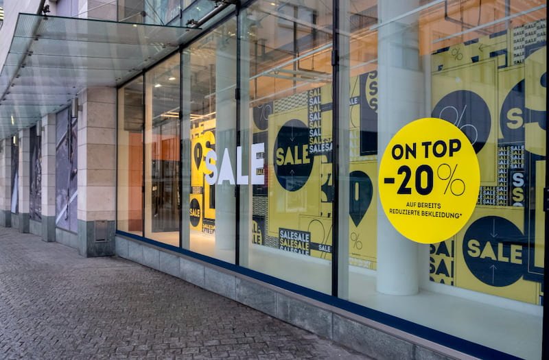 Como os adesivos para vitrine podem aumentar suas vendas